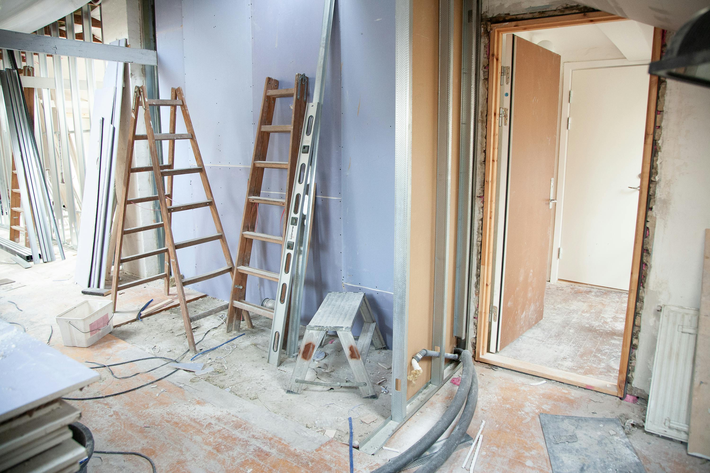 How to Renovate on a Budget: 8 Money-Saving Tips